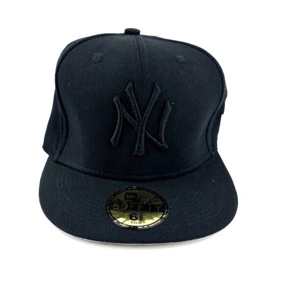 New Era 59FIFTY Black New York Yankees Essential Fitted Cap Size 6 5/8 - Picture 1 of 7